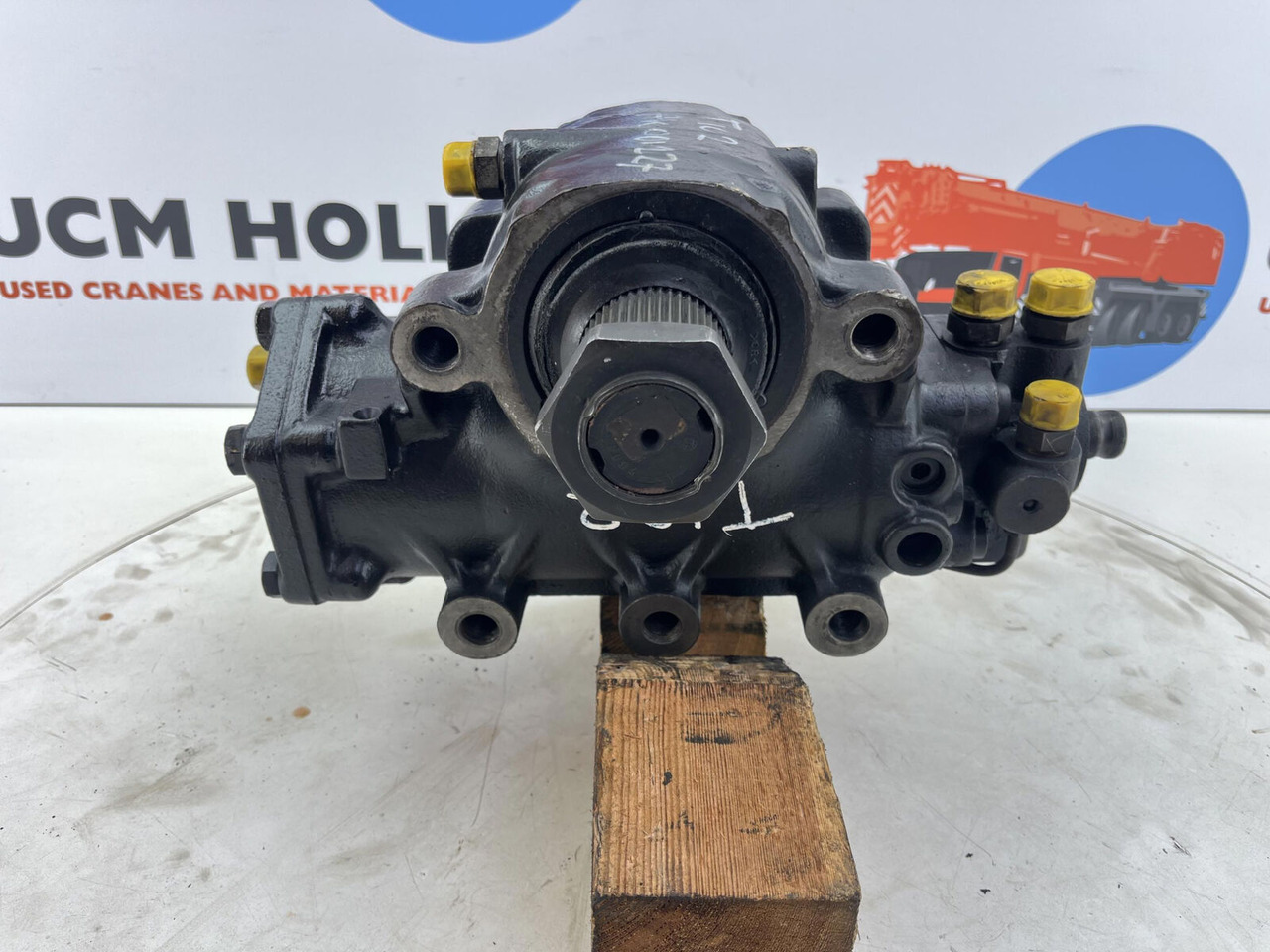 Spierings SK 477 AT4 steering box - Steering gear for Crane: picture 1 Spierings SK 477 AT4 steering box - Steering gear for Crane: picture 1