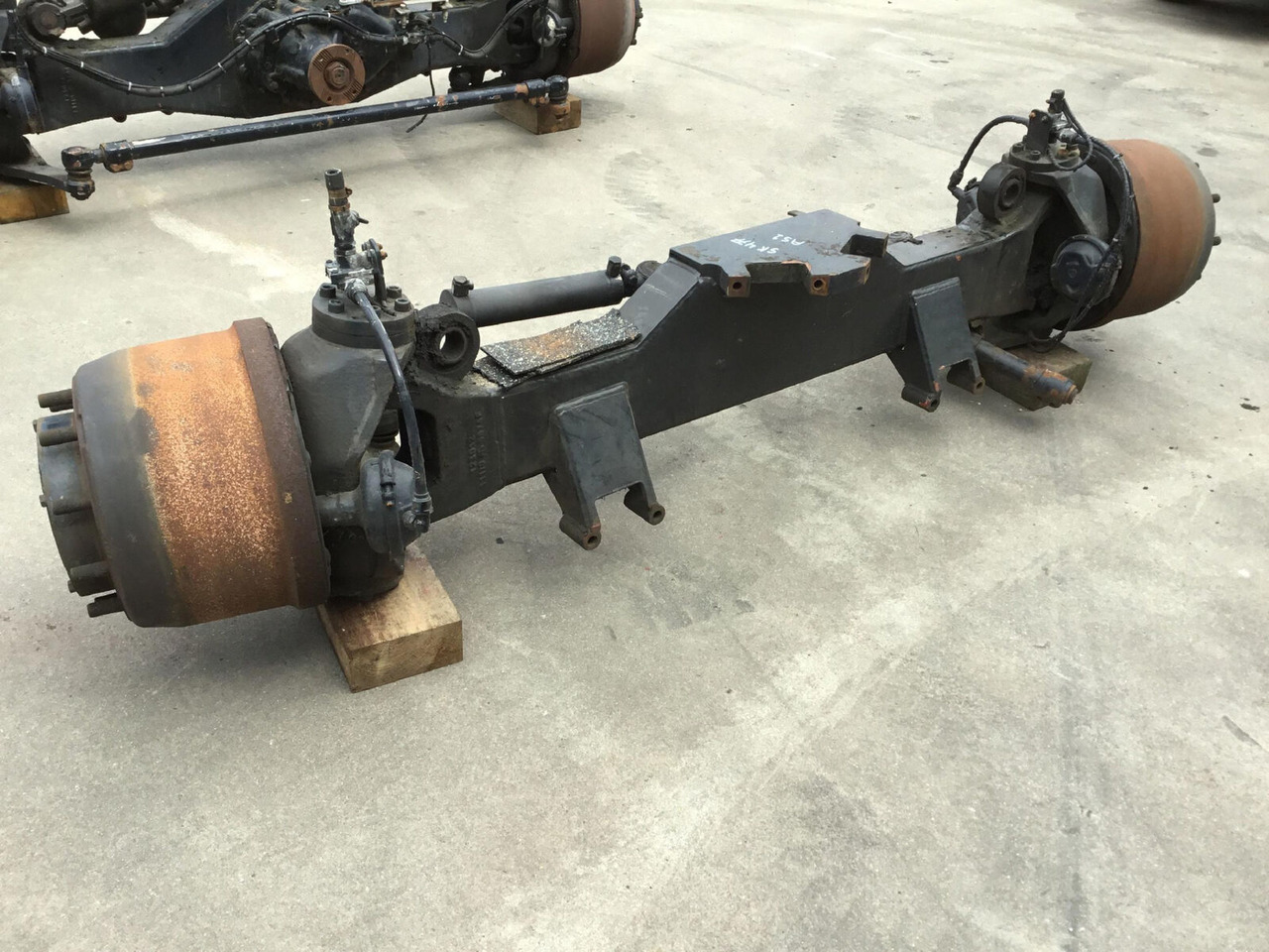 Spierings SK 477 axle 1 - Axle and parts for Mobile crane: picture 1 Spierings SK 477 axle 1 - Axle and parts for Mobile crane: picture 1