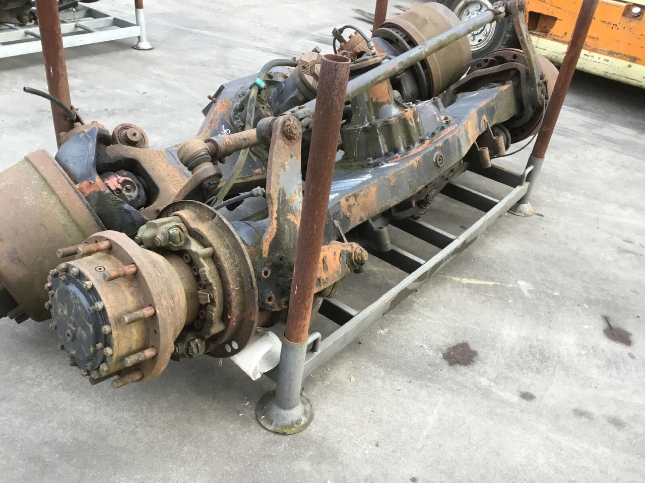 Spierings SK 477 axle 2 - Axle and parts for Mobile crane: picture 2 Spierings SK 477 axle 2 - Axle and parts for Mobile crane: picture 2