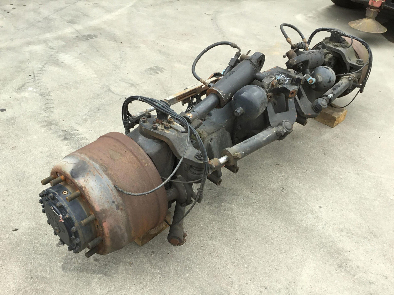 Spierings SK 477 axle 4 - Axle and parts for Mobile crane: picture 2 Spierings SK 477 axle 4 - Axle and parts for Mobile crane: picture 2