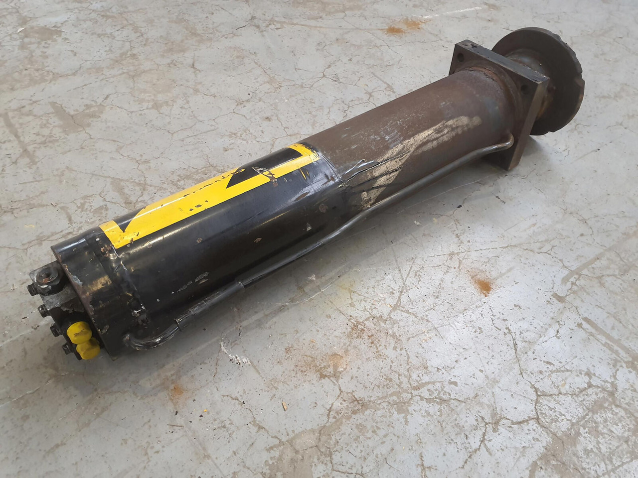 Spierings SK 598 Outrigger cylinder - Hydraulic cylinder for Crane: picture 2 Spierings SK 598 Outrigger cylinder - Hydraulic cylinder for Crane: picture 2