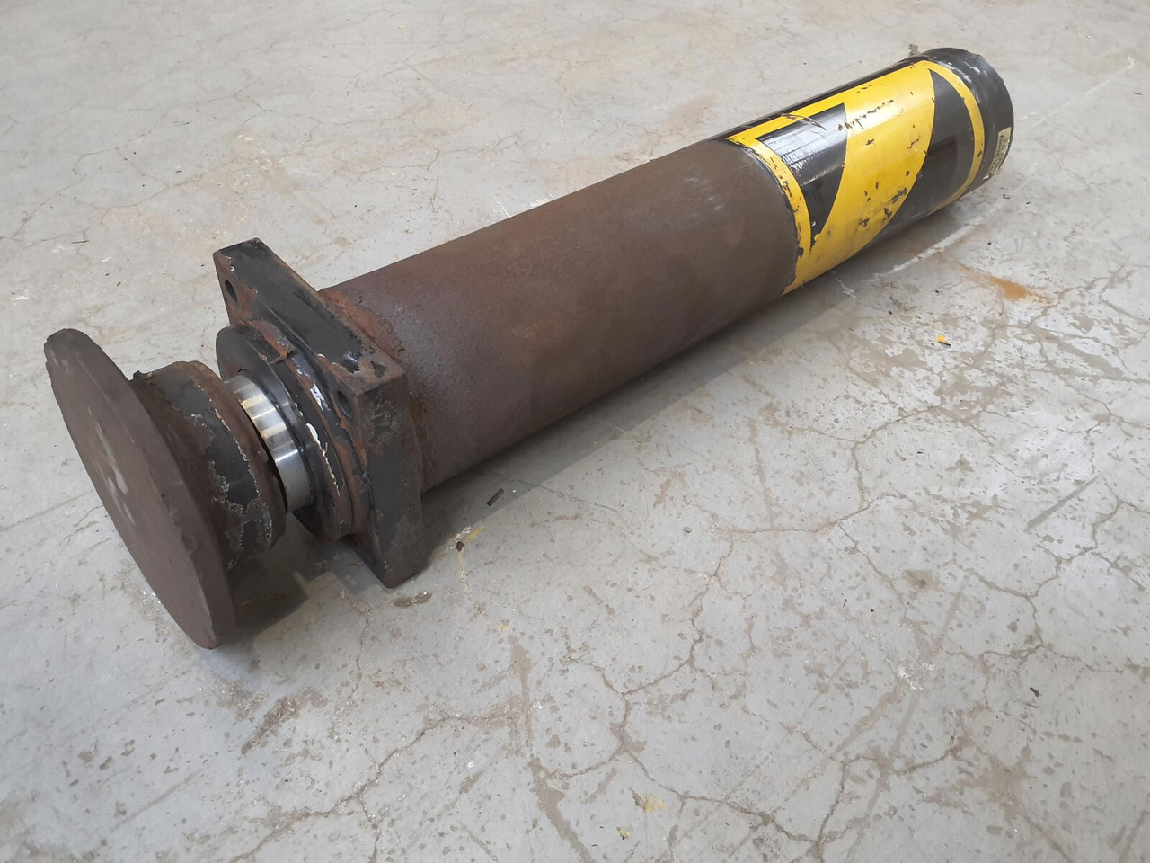 Spierings SK 598 Outrigger cylinder - Hydraulic cylinder for Crane: picture 4 Spierings SK 598 Outrigger cylinder - Hydraulic cylinder for Crane: picture 4