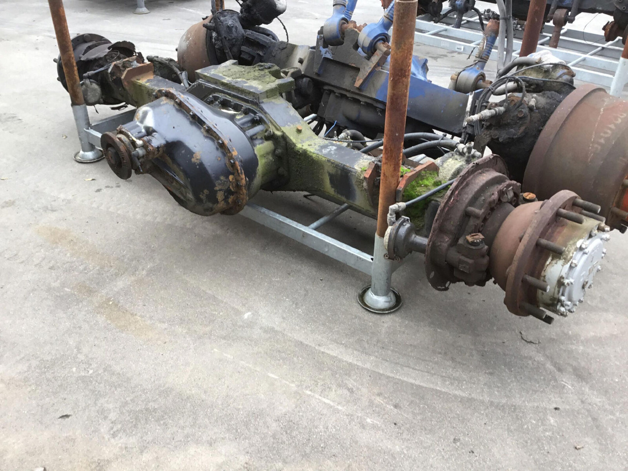 Spierings SK 598 axle 3 - Axle and parts for Mobile crane: picture 1 Spierings SK 598 axle 3 - Axle and parts for Mobile crane: picture 1