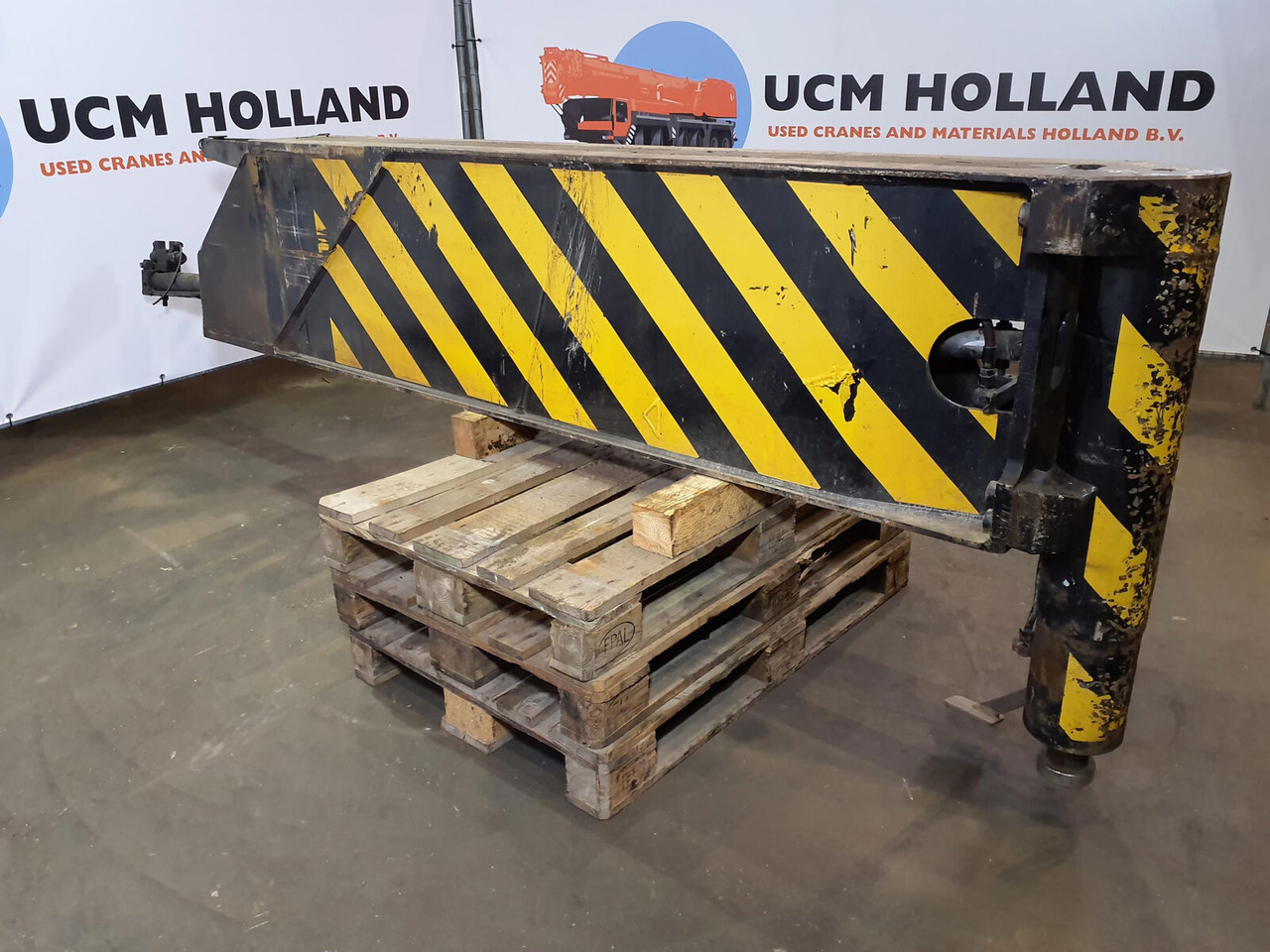 Terex AC 100 outrigger beam complete rear - Suspension for Mobile crane: picture 1 Terex AC 100 outrigger beam complete rear - Suspension for Mobile crane: picture 1