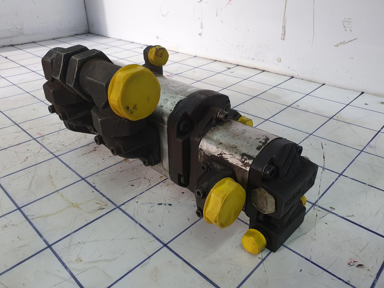 Terex AC 205 3 way gear pump - Hydraulic pump for Mobile crane: picture 2 Terex AC 205 3 way gear pump - Hydraulic pump for Mobile crane: picture 2