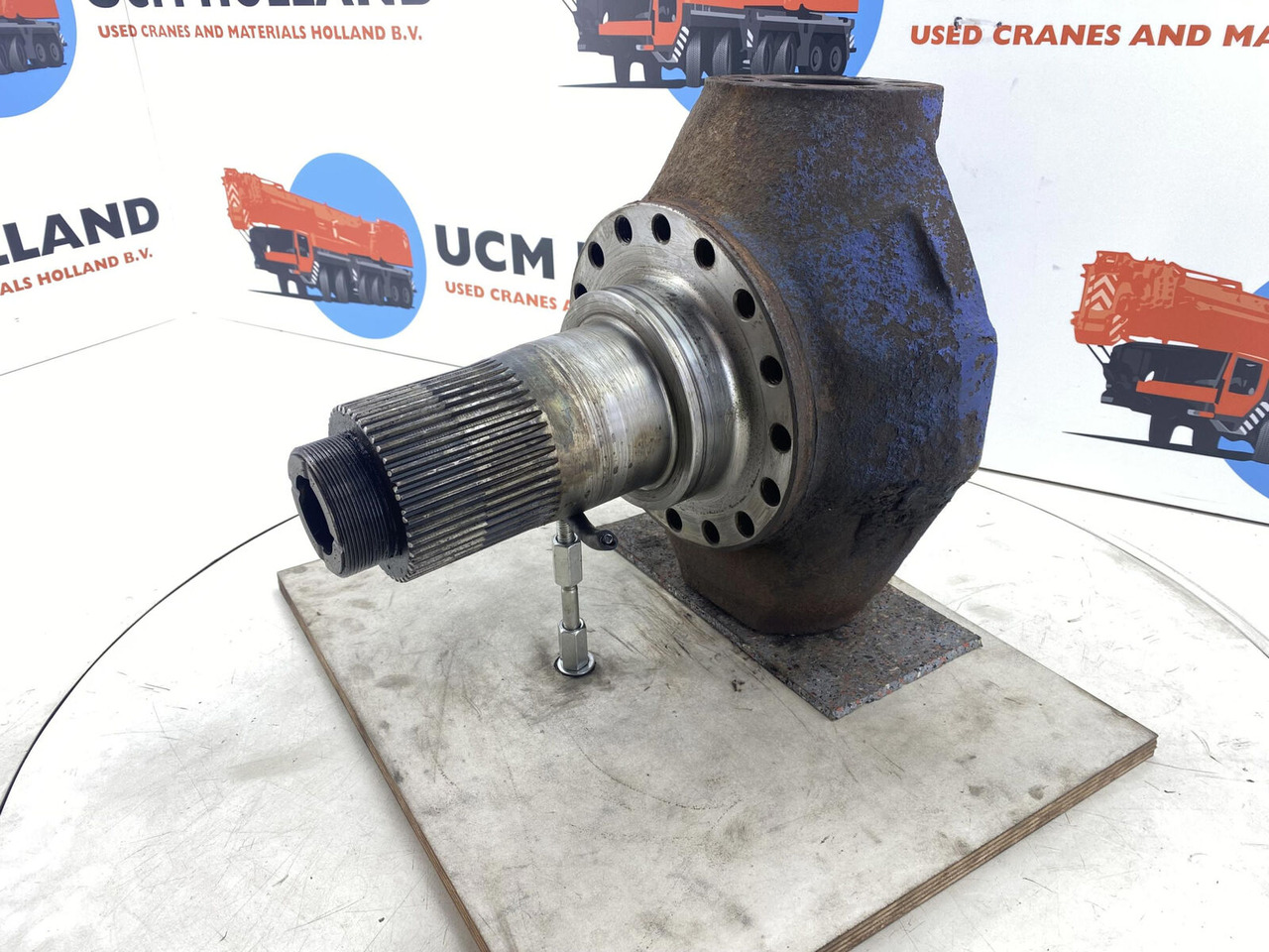 Terex AC 205 Steering knuckle 16 holes - Steering knuckle for Mobile crane: picture 1 Terex AC 205 Steering knuckle 16 holes - Steering knuckle for Mobile crane: picture 1