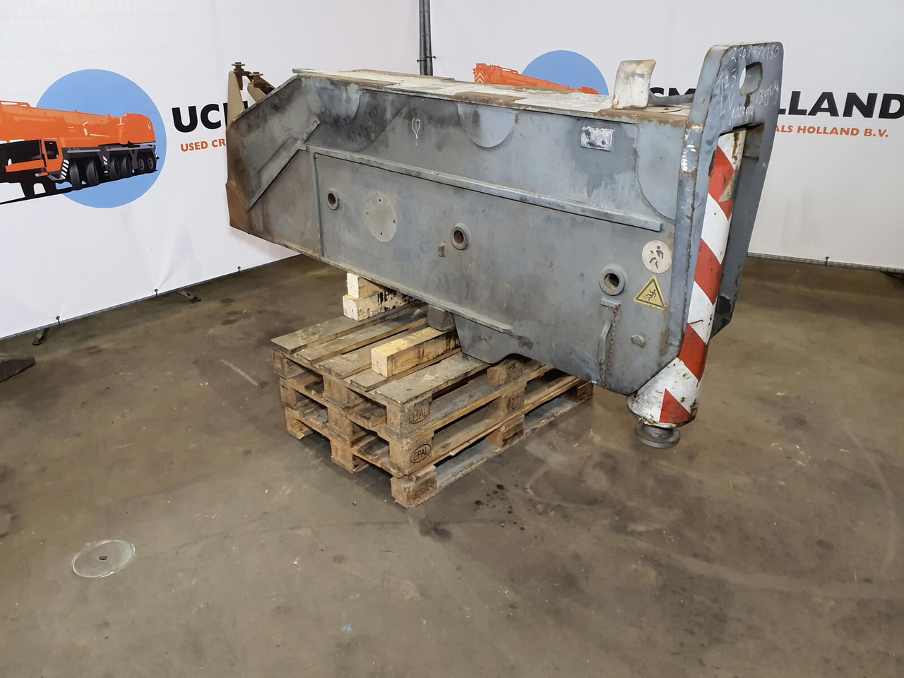Terex AC 350-1 outrigger beam complete front - Suspension for Mobile crane: picture 1 Terex AC 350-1 outrigger beam complete front - Suspension for Mobile crane: picture 1