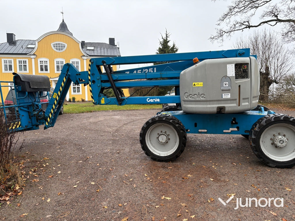 Bomlift - Genie Z-45/25J - Articulated boom: picture 2 Bomlift - Genie Z-45/25J - Articulated boom: picture 2