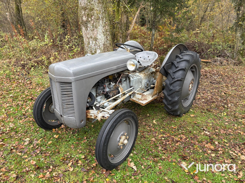 Grolle Massey Fergusson - Farm tractor: picture 2 Grolle Massey Fergusson - Farm tractor: picture 2