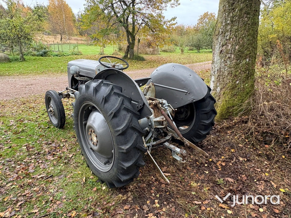 Grolle Massey Fergusson - Farm tractor: picture 4 Grolle Massey Fergusson - Farm tractor: picture 4