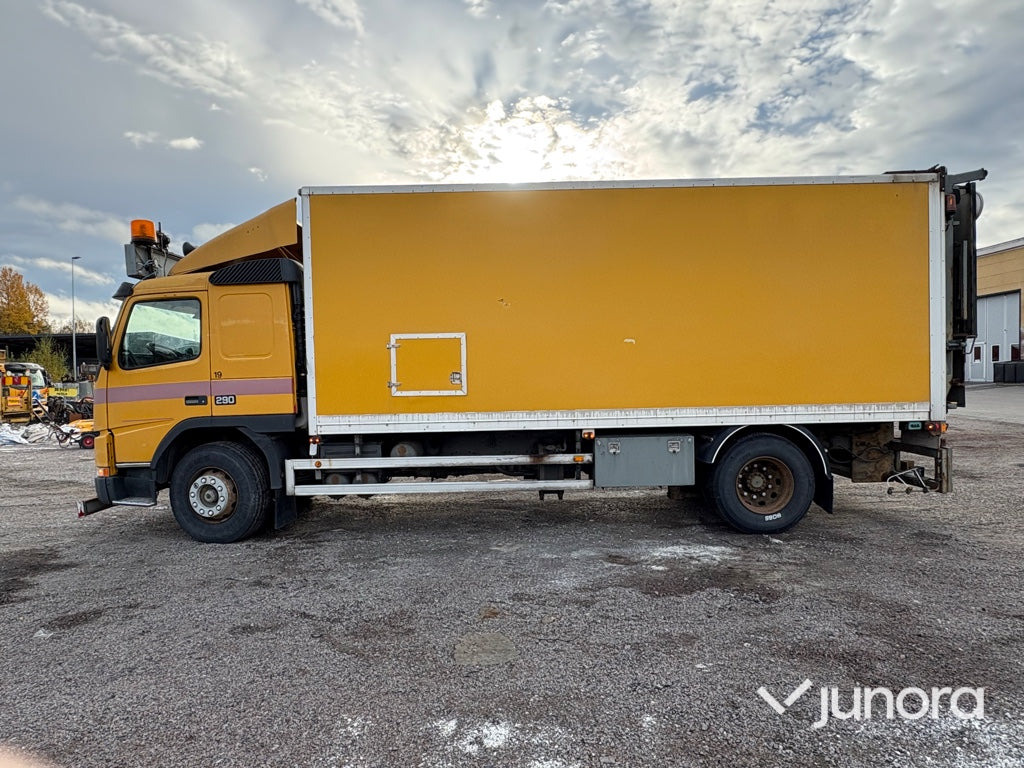Lastbil - Volvo FM7 4X2 - Box truck: picture 2 Lastbil - Volvo FM7 4X2 - Box truck: picture 2