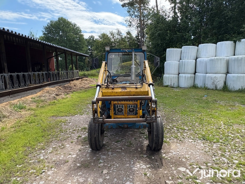 Traktor Ford 5000 med lastare - Farm tractor: picture 2 Traktor Ford 5000 med lastare - Farm tractor: picture 2