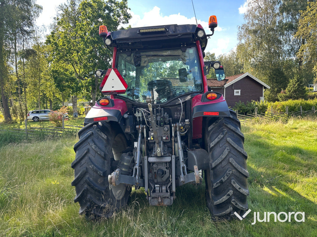 Valtra A134 med lastare - Farm tractor: picture 5 Valtra A134 med lastare - Farm tractor: picture 5