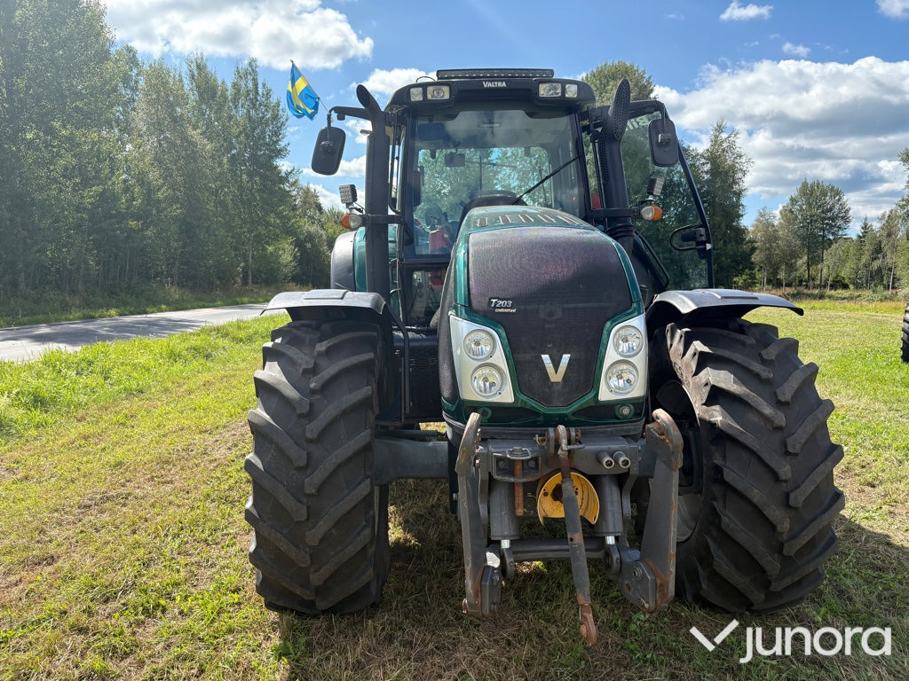 Valtra T203 - Farm tractor: picture 3 Valtra T203 - Farm tractor: picture 3