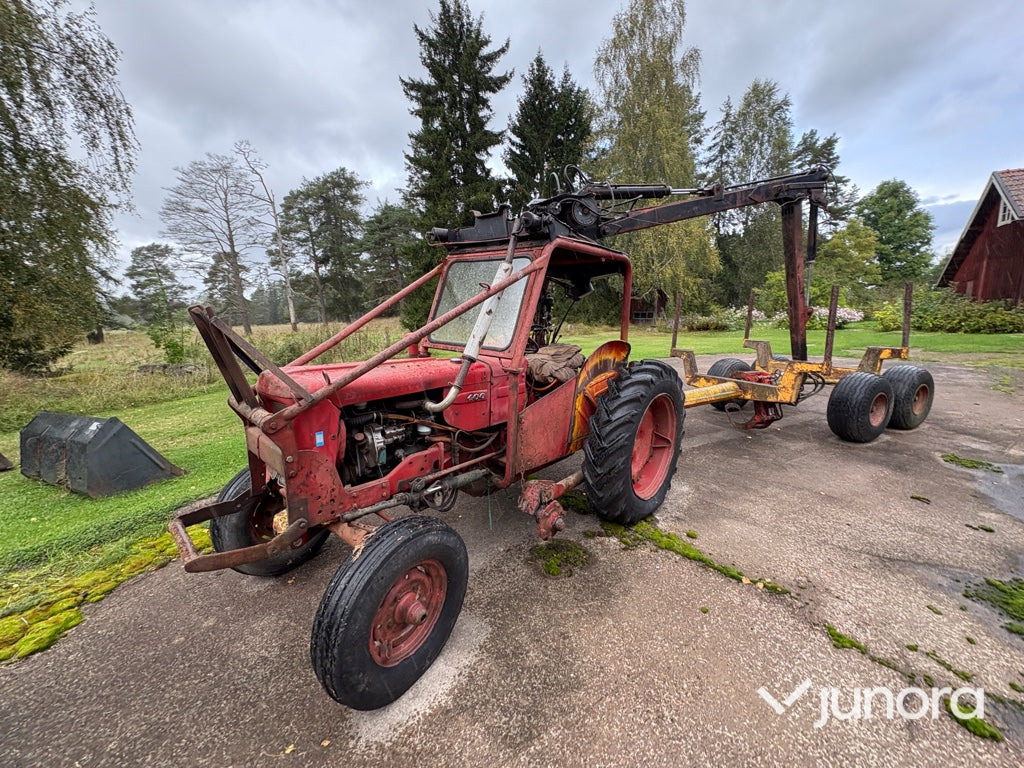 Farm tractor Volvo BM 400 med griplastare + stockvagn: picture 1