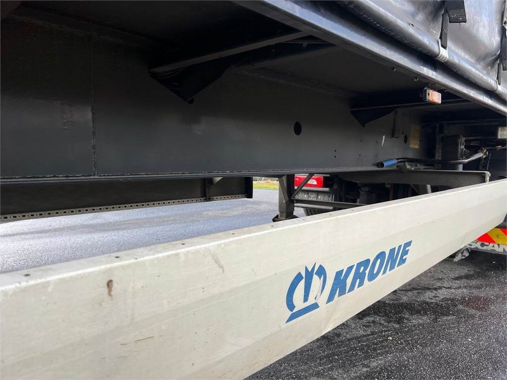 Curtainsider semi-trailer Krone 13,6 mtr gardin - lodretstående lift: picture 16