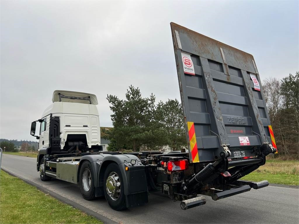 Container transporter/ Swap body truck MAN TGS 26-500 6x2-4 LL: picture 6