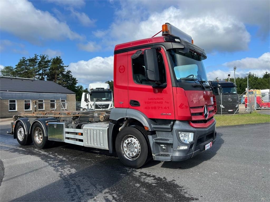 Mercedes-Benz Antos 2543 - Skip loader truck: picture 3 Mercedes-Benz Antos 2543 - Skip loader truck: picture 3