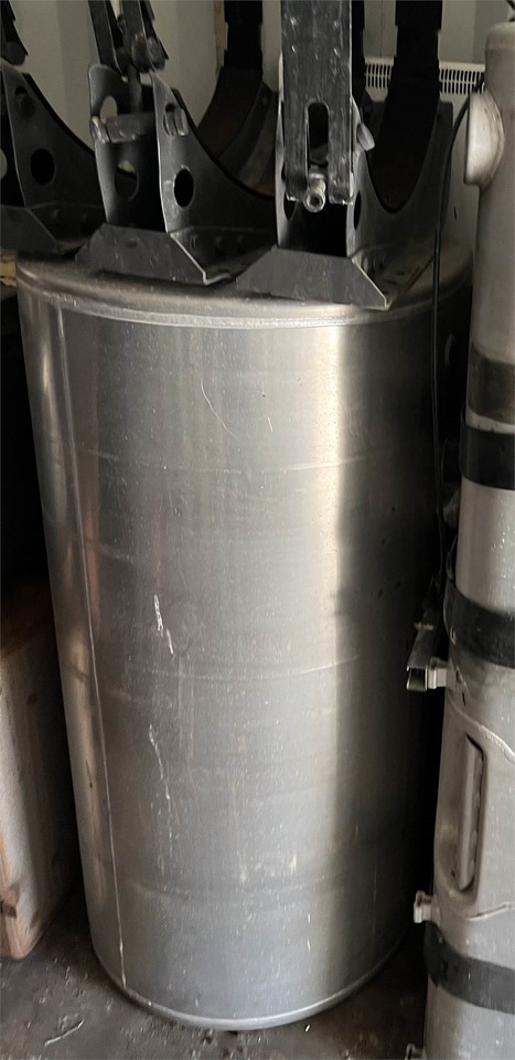 Volvo Dieseltank 570 L med 3 bæringer - Fuel tank: picture 1 Volvo Dieseltank 570 L med 3 bæringer - Fuel tank: picture 1