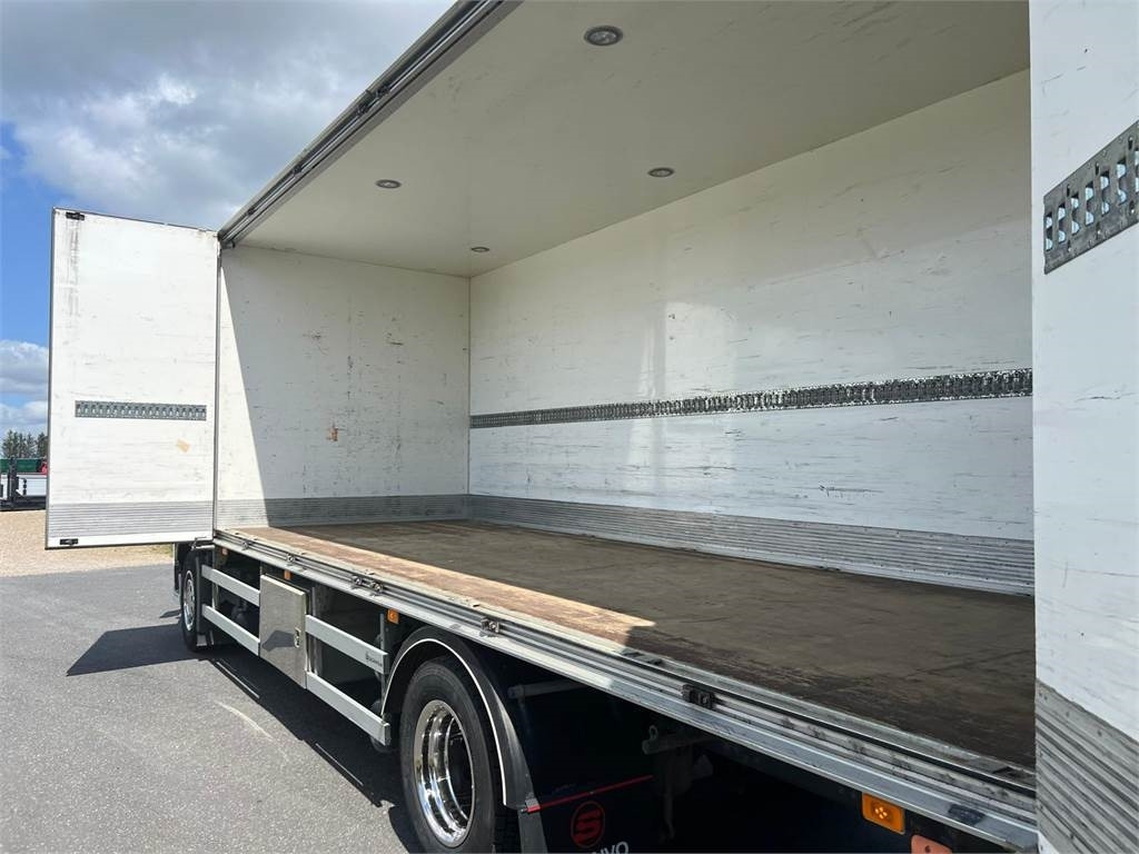 Volvo FM330 Sideåbning - Box truck: picture 4 Volvo FM330 Sideåbning - Box truck: picture 4
