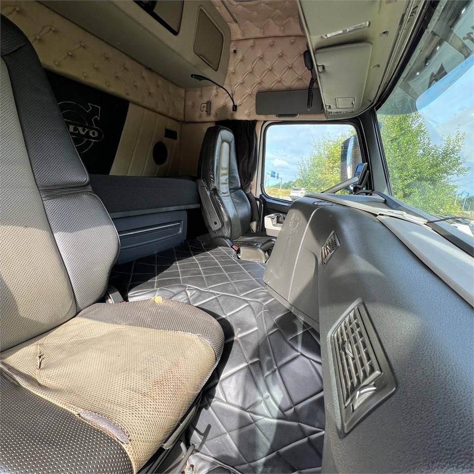 Skip loader truck Volvo FM500 8x4 - HMF 3220K6: picture 12