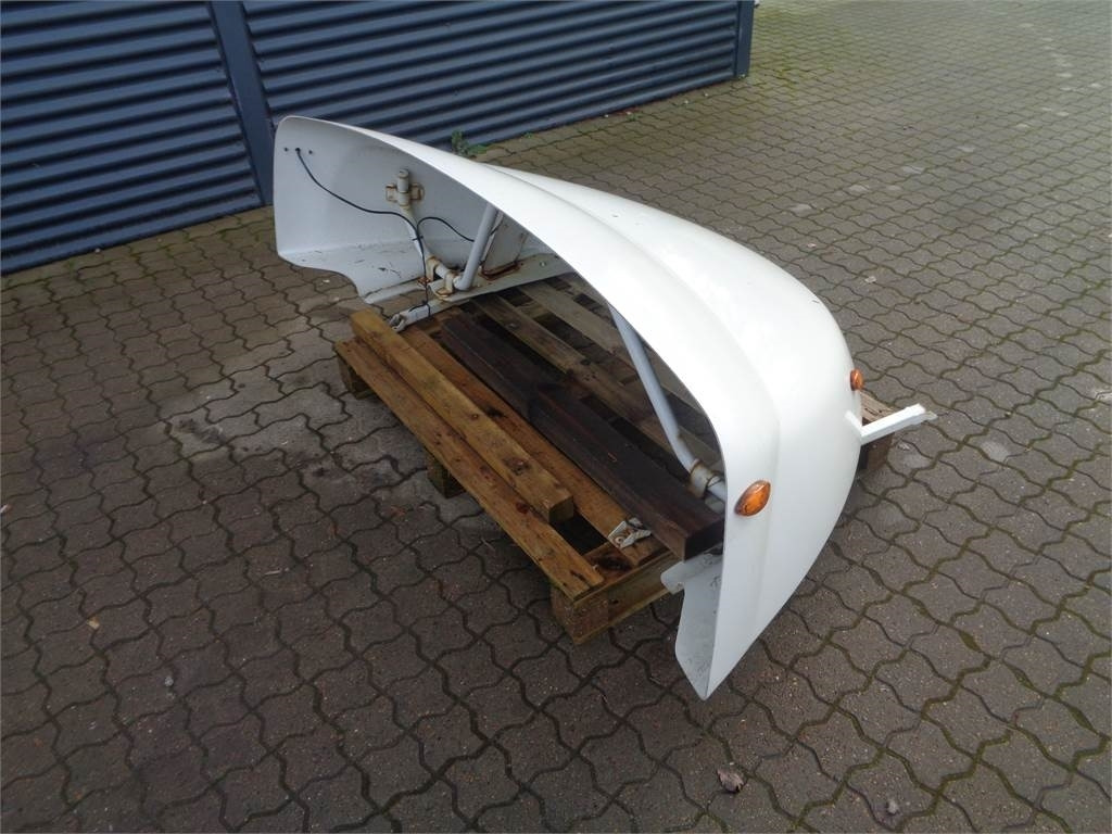 Volvo Tagspoiler til Volvo FL - Aerodynamics/ Spoiler for Truck: picture 4 Volvo Tagspoiler til Volvo FL - Aerodynamics/ Spoiler for Truck: picture 4