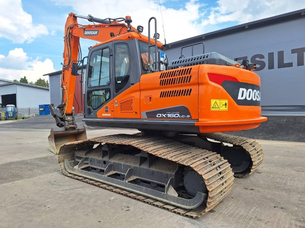 Doosan DX160LCH-5 METSÄMALLI KALLISTAJALLA - Crawler excavator: picture 2 Doosan DX160LCH-5 METSÄMALLI KALLISTAJALLA - Crawler excavator: picture 2