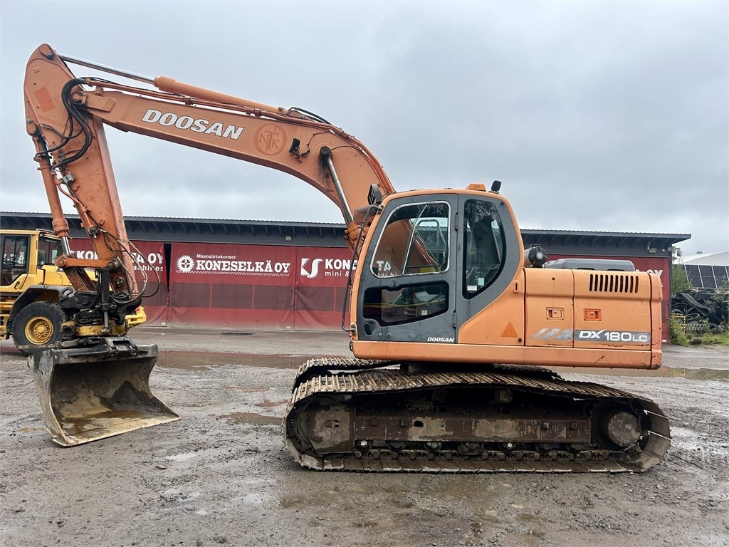 Doosan DX180LC PYÖRITTÄJÄLLÄ - Crawler excavator: picture 1 Doosan DX180LC PYÖRITTÄJÄLLÄ - Crawler excavator: picture 1