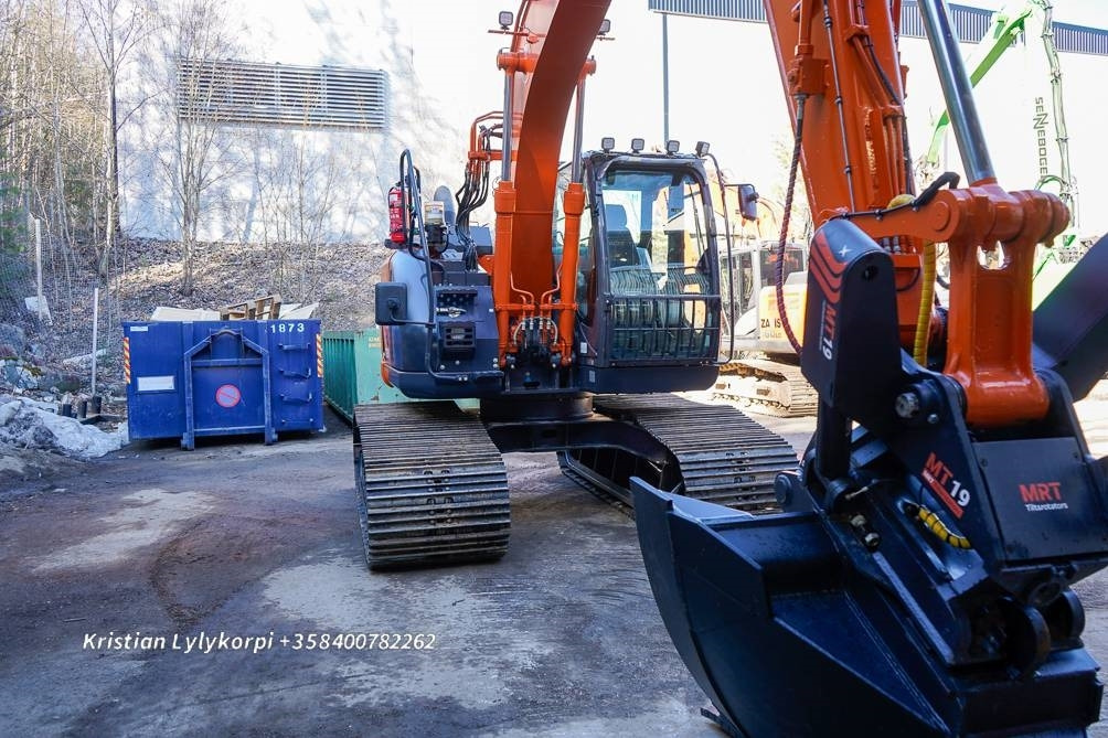 Crawler excavator Hitachi ZX135US-6 METSÄALUSTALLA: picture 36