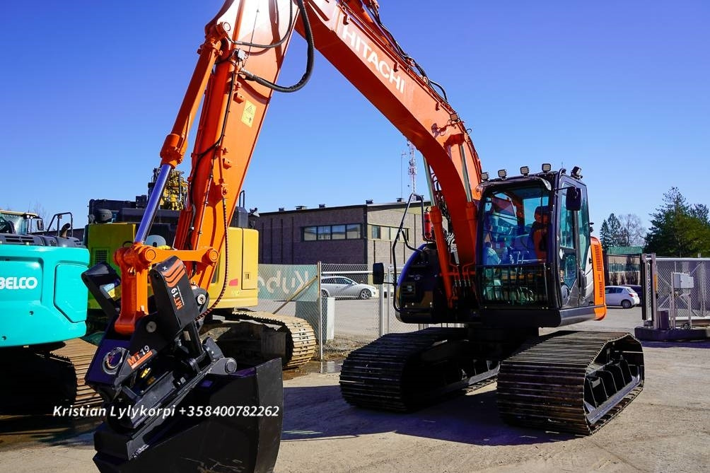 Crawler excavator Hitachi ZX135US-6 METSÄALUSTALLA: picture 12