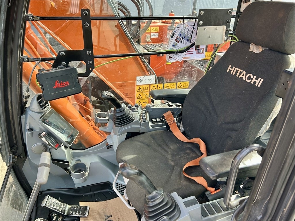 Crawler excavator Hitachi ZX135US-7: picture 10