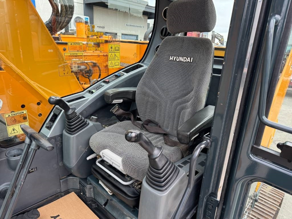 Crawler excavator Hyundai HX130LCR: picture 14