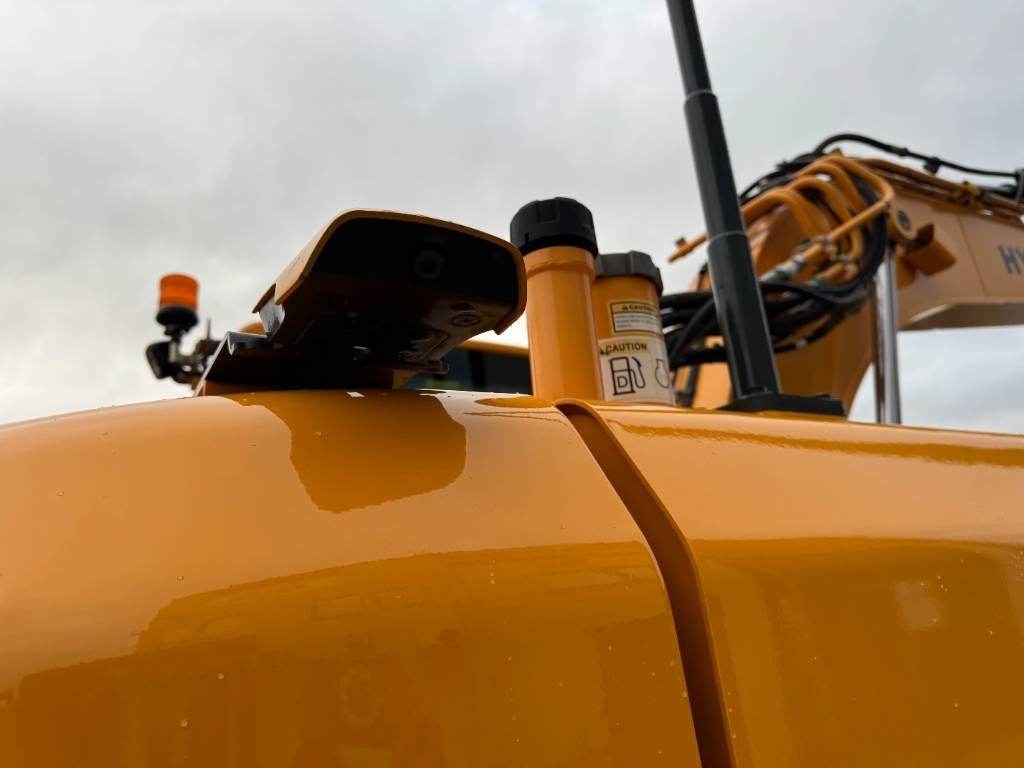 Crawler excavator Hyundai HX130LCR: picture 11