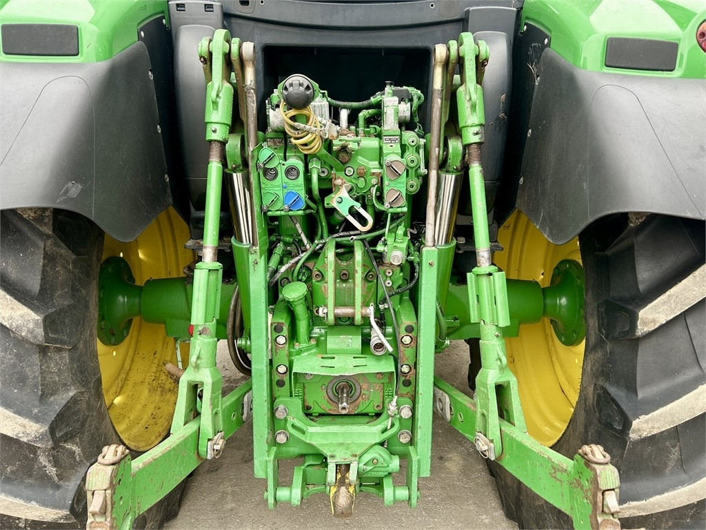 Farm tractor John Deere 6125 R AUTOPOWER ETUKUORMAAJALLA: picture 9