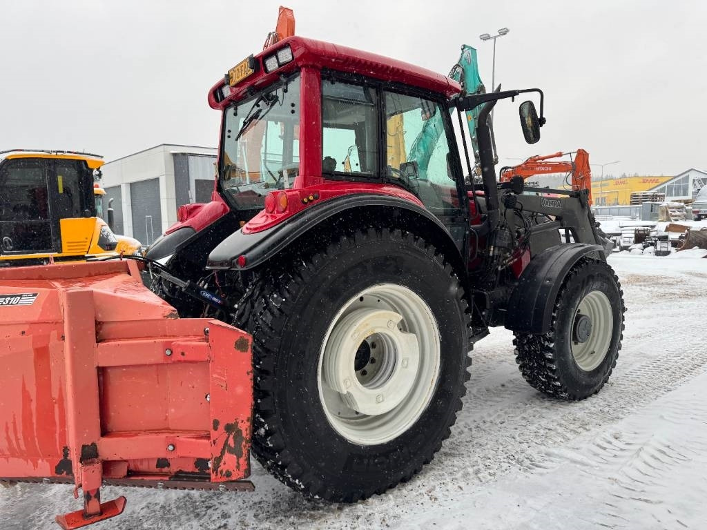 Valtra MYYTY! SOLD! M130 ETUKUORMAAJALLA - Farm tractor: picture 5 Valtra MYYTY! SOLD! M130 ETUKUORMAAJALLA - Farm tractor: picture 5