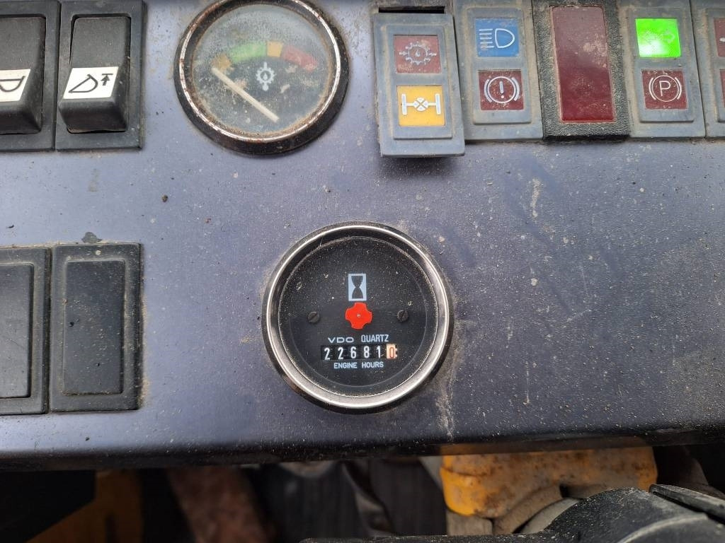 Wheel loader Volvo BM 4500: picture 12