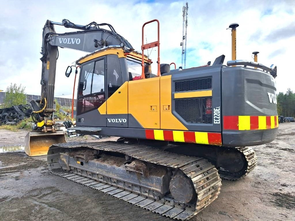 Volvo EC220EL HUIPPUVARUSTEILLA - Crawler excavator: picture 2 Volvo EC220EL HUIPPUVARUSTEILLA - Crawler excavator: picture 2