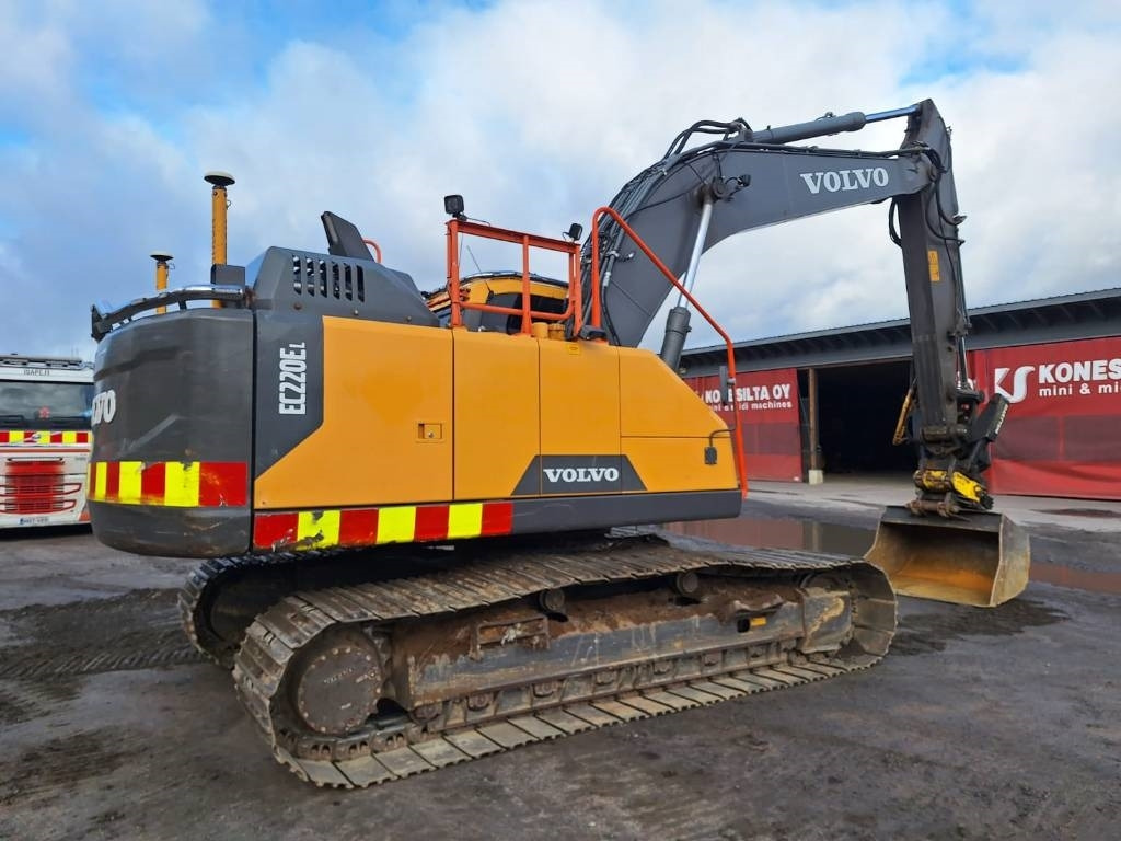Volvo EC220EL HUIPPUVARUSTEILLA - Crawler excavator: picture 4 Volvo EC220EL HUIPPUVARUSTEILLA - Crawler excavator: picture 4