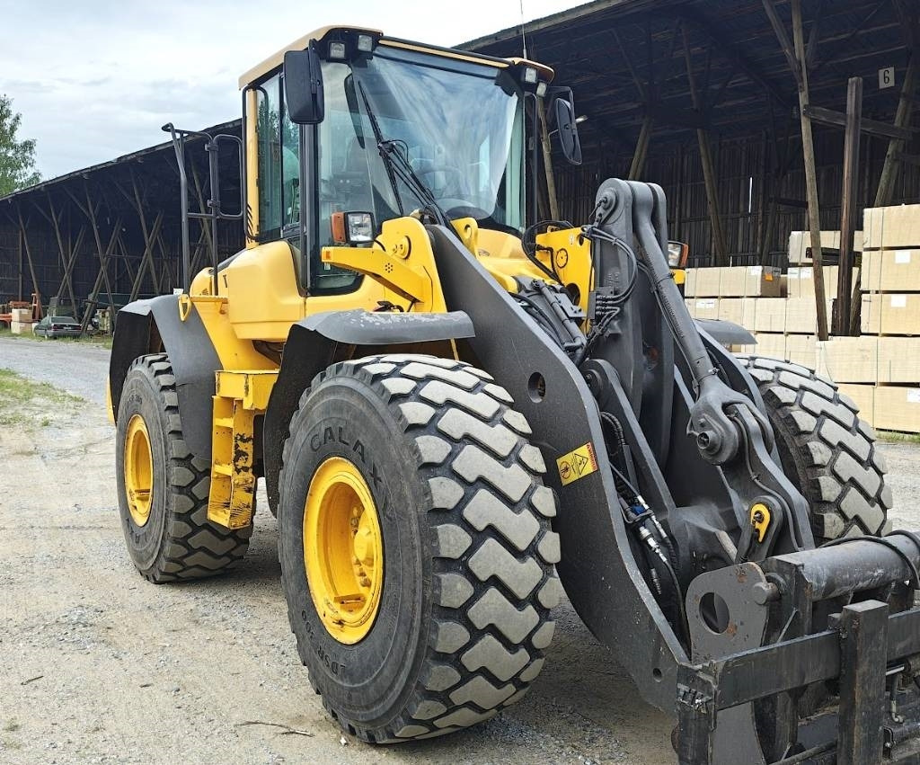 Volvo MYYTY! SOLD! L120F RASVARI YM. - Wheel loader: picture 3 Volvo MYYTY! SOLD! L120F RASVARI YM. - Wheel loader: picture 3