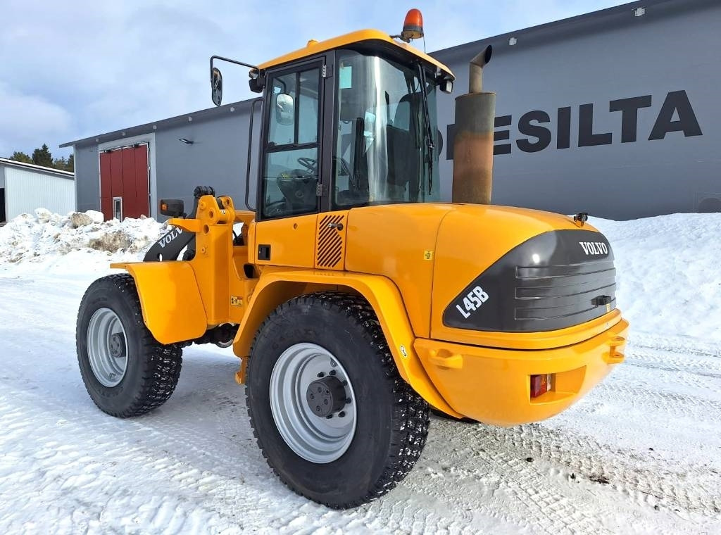 Volvo MYYTY!!SOLD!! L45B UUDET RENKAAT - Wheel loader: picture 2 Volvo MYYTY!!SOLD!! L45B UUDET RENKAAT - Wheel loader: picture 2