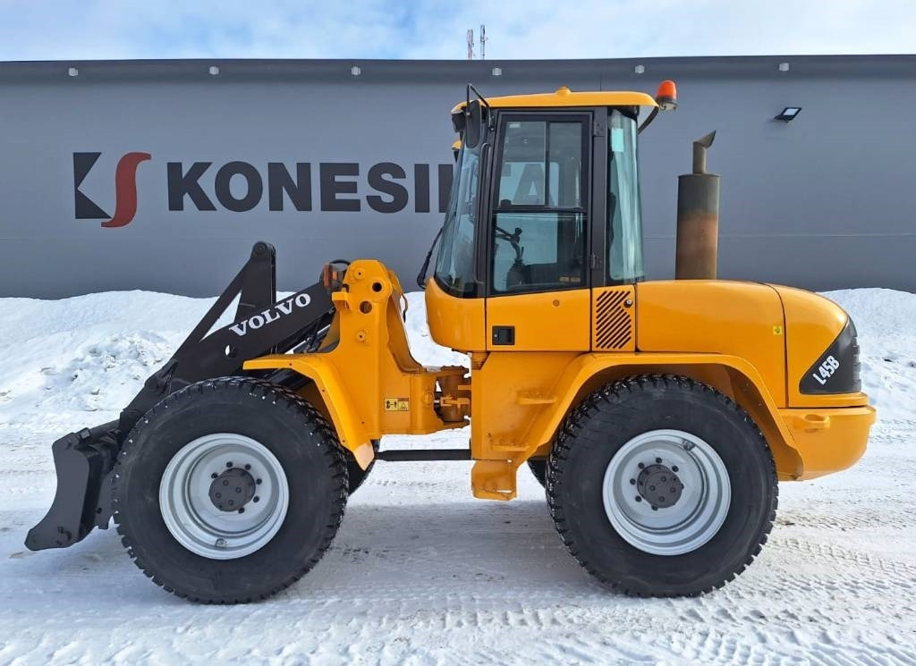 Volvo MYYTY!!SOLD!! L45B UUDET RENKAAT - Wheel loader: picture 1 Volvo MYYTY!!SOLD!! L45B UUDET RENKAAT - Wheel loader: picture 1