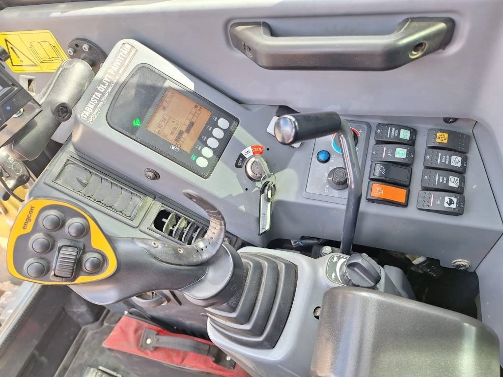 Leasing of Yanmar SV100-2A PYÖRITTÄJÄLLÄ  Yanmar SV100-2A PYÖRITTÄJÄLLÄ: picture 11