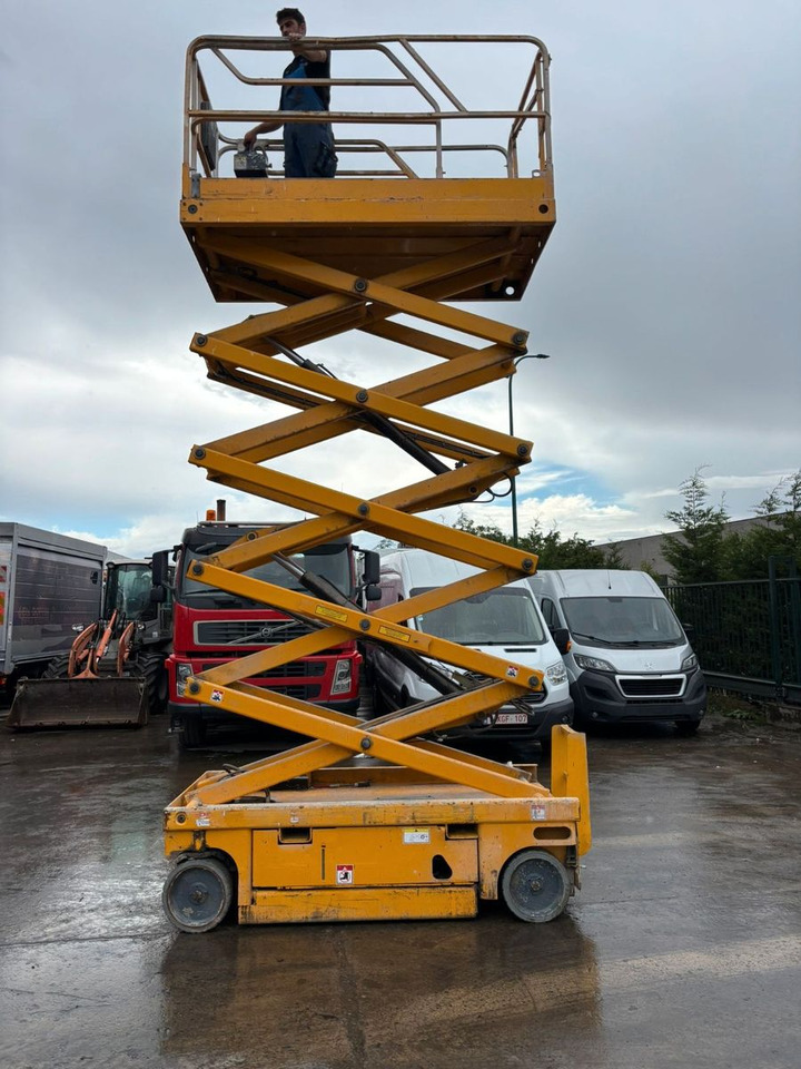 Haulotte Compact 12. 1060h. - Truck mounted aerial platform: picture 3 Haulotte Compact 12. 1060h. - Truck mounted aerial platform: picture 3