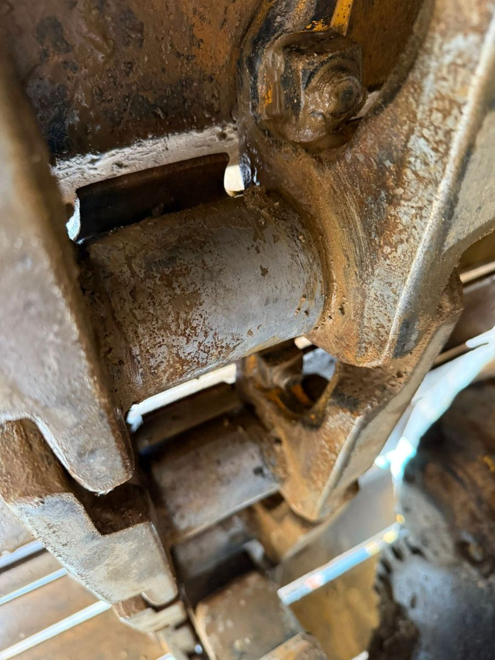 Leasing of  Komatsu D65PX-15. Fahrwerk 80%. Blatt 4.00m. ZSA. Klima. Komatsu D65PX-15. Fahrwerk 80%. Blatt 4.00m. ZSA. Klima.: picture 13