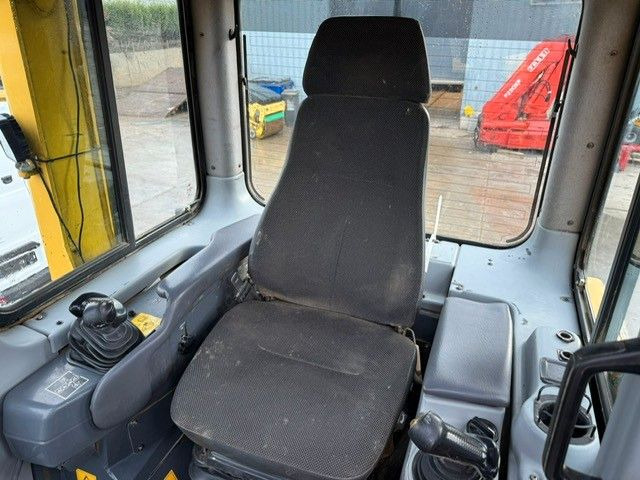 Leasing of  Komatsu D65PX-15. Fahrwerk 80%. Blatt 4.00m. ZSA. Klima. Komatsu D65PX-15. Fahrwerk 80%. Blatt 4.00m. ZSA. Klima.: picture 17