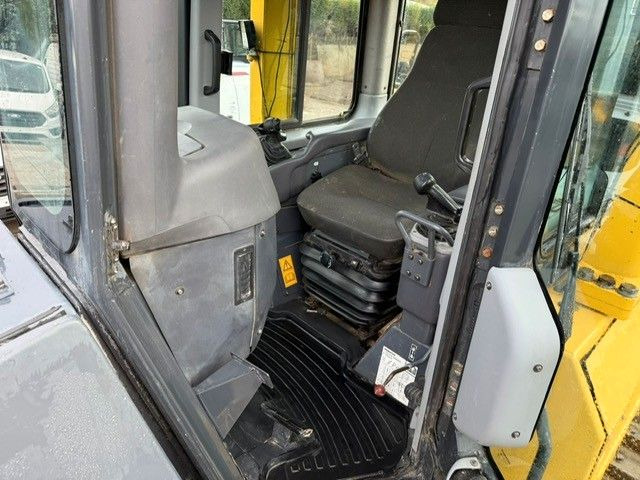 Leasing of  Komatsu D65PX-15. Fahrwerk 80%. Blatt 4.00m. ZSA. Klima. Komatsu D65PX-15. Fahrwerk 80%. Blatt 4.00m. ZSA. Klima.: picture 16