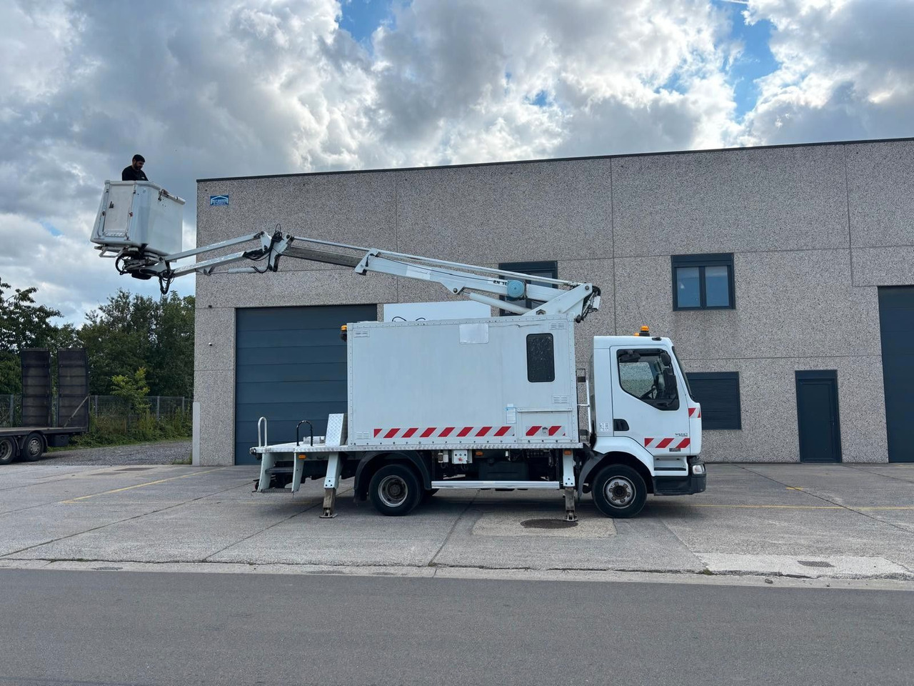 Renault Midlum 220dCi. Hubarbeitsbühne 16m. - Truck mounted aerial platform: picture 3 Renault Midlum 220dCi. Hubarbeitsbühne 16m. - Truck mounted aerial platform: picture 3