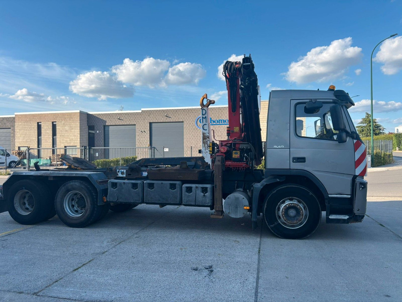 Volvo 6x4. Fassi F195A. Abroll. Funk. Tempomat. - Hook lift truck, Crane truck: picture 2 Volvo 6x4. Fassi F195A. Abroll. Funk. Tempomat. - Hook lift truck, Crane truck: picture 2