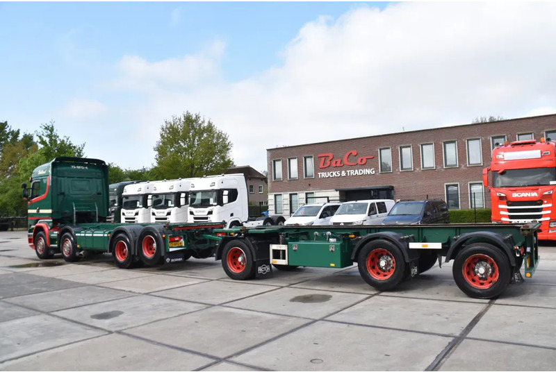 Scania R520 HL V8 8x2 + HANGER - EURO 6 - MANUAL - RETARDER - WHEELBASE: 510 cm - 10 TONS FRONT AXLE - XENON - EXCELLENT CONDITION - - Container transporter/ Swap body truck: picture 2 Scania R520 HL V8 8x2 + HANGER - EURO 6 - MANUAL - RETARDER - WHEELBASE: 510 cm - 10 TONS FRONT AXLE - XENON - EXCELLENT CONDITION - - Container transporter/ Swap body truck: picture 2