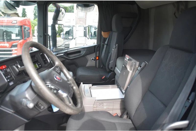 Scania S520 V8 NGS 6x2*4NB + SCHMITZ ZKO 20 - THERMO KING - RETARDER - FULL AIR - WHEELBASE: 515 CM - TOP CONDITION - - Refrigerator truck: picture 5 Scania S520 V8 NGS 6x2*4NB + SCHMITZ ZKO 20 - THERMO KING - RETARDER - FULL AIR - WHEELBASE: 515 CM - TOP CONDITION - - Refrigerator truck: picture 5